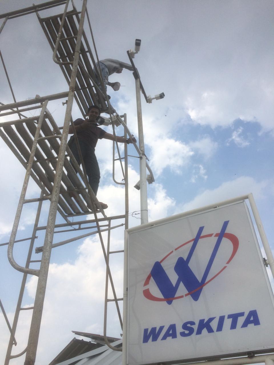 Pemasangan Kamera CCTV Proyek Waskita 