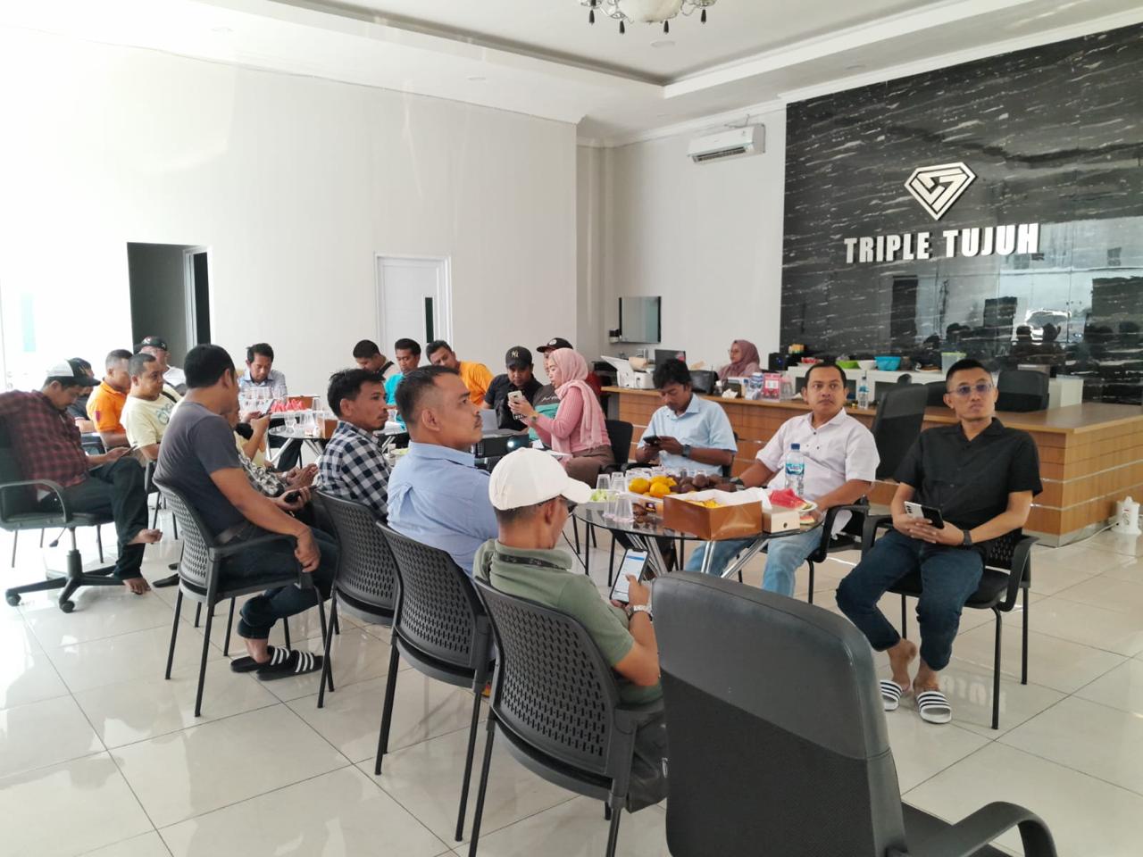 Pengembangan ERP System Terintegrasi untuk Showroom Triple Tujuh